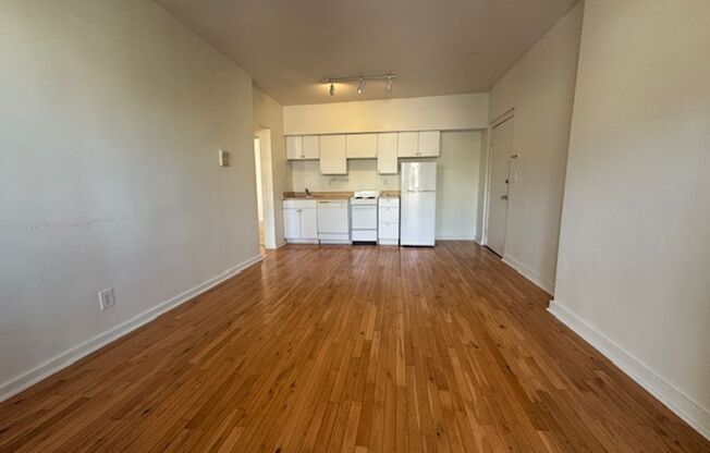 2 beds, 1 bath, 830 sqft, $2,290, Unit 3510 Louisa St. #05
