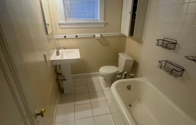 1 bed, 1 bath, $1,195, Unit Apt 5