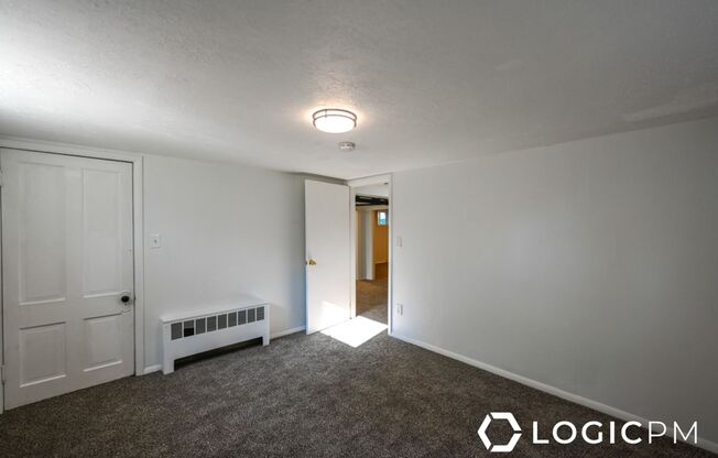 2 beds, 1 bath, $1,100