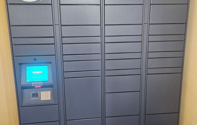 Studio, 1 bath, 308 sqft, $1,099, Unit 32