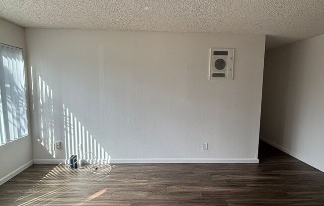 1 bed, 1 bath, 650 sqft, $1,795, Unit B03