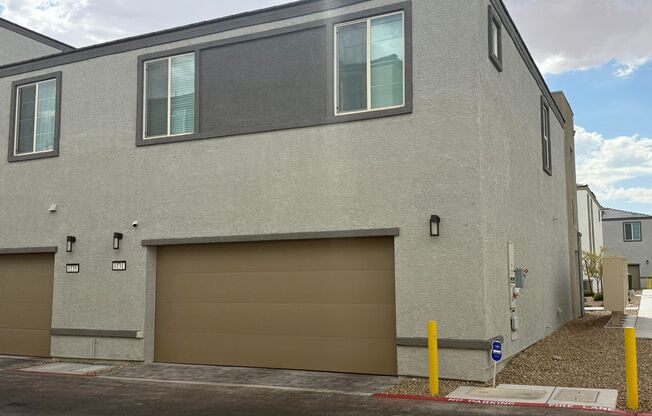 Exceptional Two Level 3 bedroom Furnished or Non-Furnished Rental