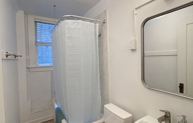 Studio, 1 bath, 335 sqft, $2,195, Unit Unit 06