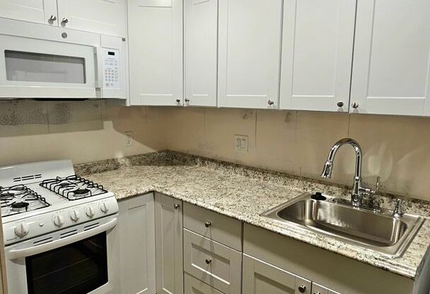 1 bed, 1 bath, 400 sqft, $1,725, Unit 12