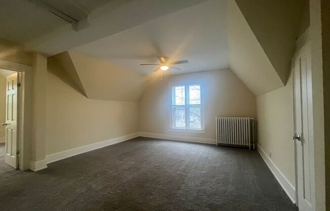 2 beds, 1 bath, 1,300 sqft, $1,470