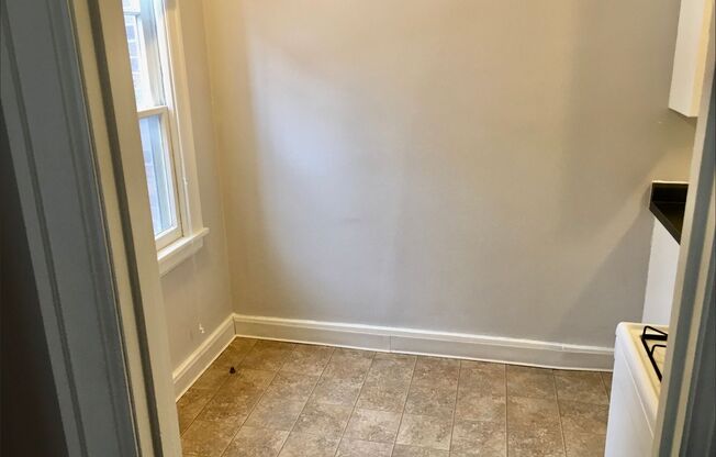 Studio, 1 bath, 369 sqft, $999, Unit 1B