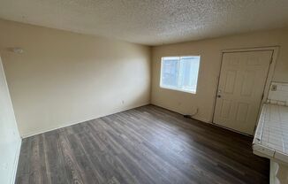 2 beds, 1 bath, $950, Unit 13