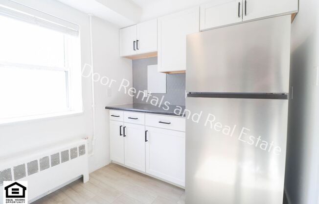 2 beds, 1 bath, 643 sqft, $995, Unit E02