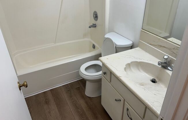 2 beds, 1 bath, 904 sqft, $1,025, Unit 48