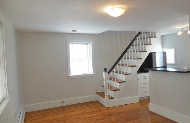 10 Smith Ave 2R
