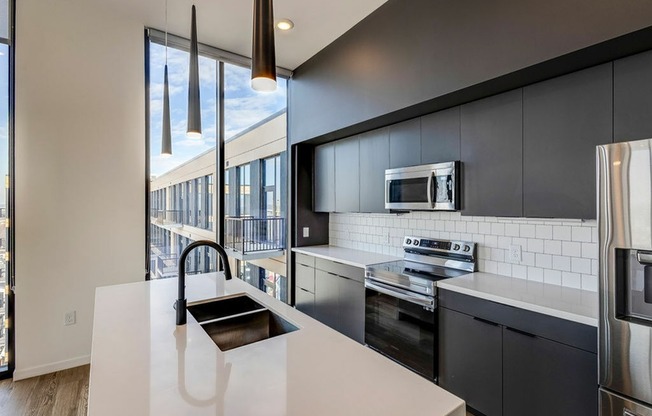 BUILDINGB#1211Transcend-5