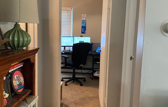 2 beds, 1 bath, 840 sqft, $1,595, Unit 301 BR