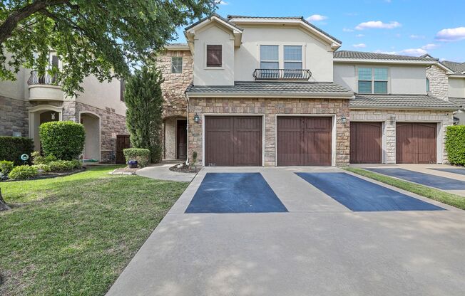 Stunning Townhome in Coves at Columbian Club