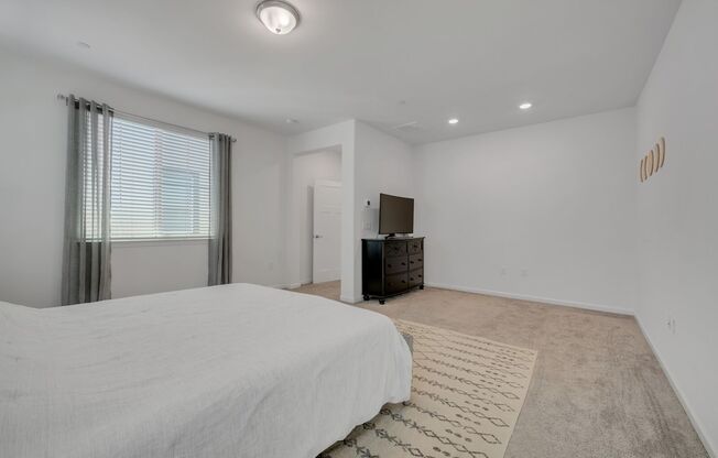 4 beds, 3 baths, $2,900