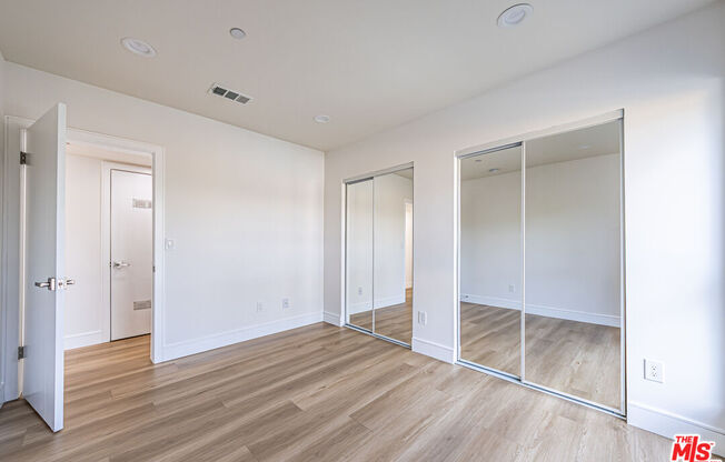 2055 1/2 S GARTH AVE