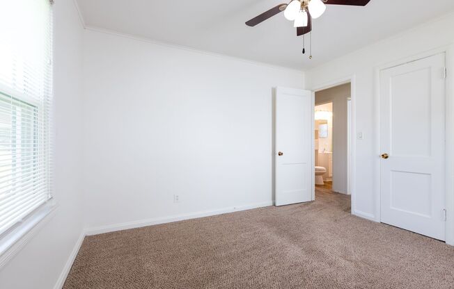 2 beds, 1 bath, $1,095