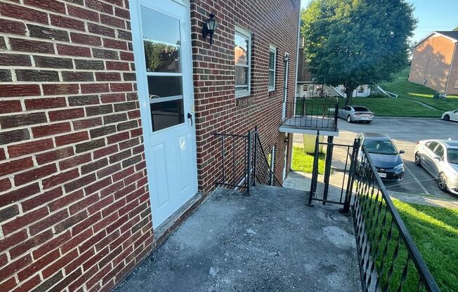 2 beds, 1 bath, 903 sqft, $1,240, Unit G-2