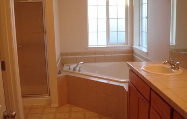 Woodinville Duvall Road. 4 bed. +den. 2.5 bath 2+ gar. Unfinished basement