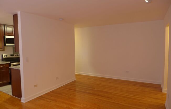1 bed, 1 bath, 700 sqft, $1,695, Unit 515