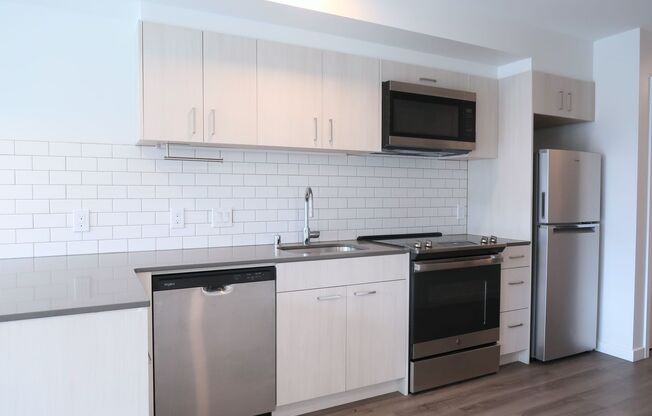 Studio, 1 bath, 429 sqft, $1,574, Unit 213