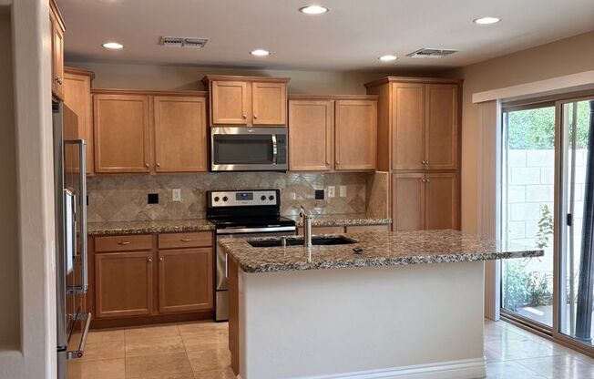 **STUNNING 4 BEDROOM/3 BATHROOM/2 CAR GARAGE/GATED COMMUNITY HOME IN MESA (SOUTHERN & LINDSAY)**