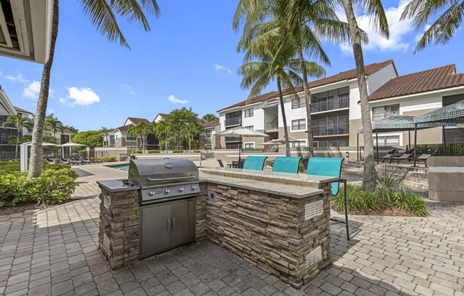 Tropical living in the heart of Hollywood FL