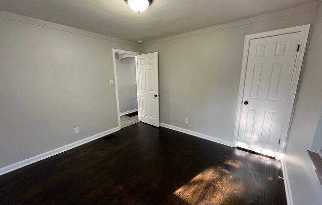 2 beds, 1 bath, $1,250