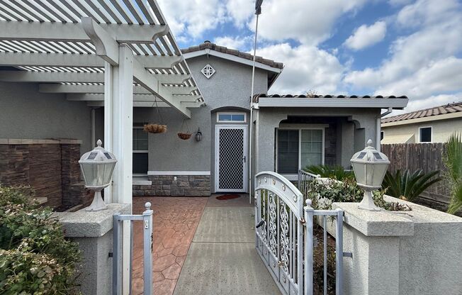 3 Bed 2 Bath in Dinuba!