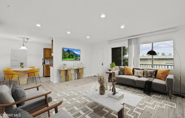 8800 Cedros Ave #125