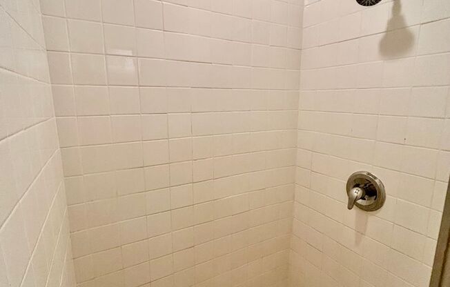 Studio, 1 bath, 200 sqft, $895, Unit 2