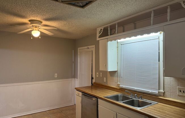 3 beds, 1 bath, $1,395