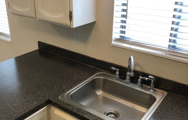 2 beds, 1 bath, 870 sqft, $1,500, Unit 53-01