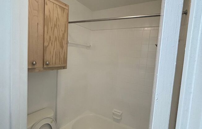 1 bed, 1 bath, 725 sqft, $1,300, Unit 1012