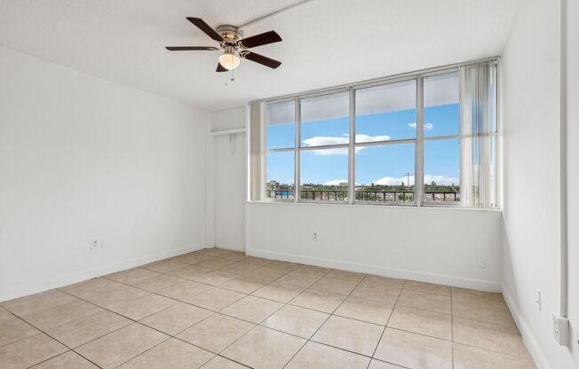 1 bed, 1.5 baths, 780 sqft, $1,850, Unit 210N