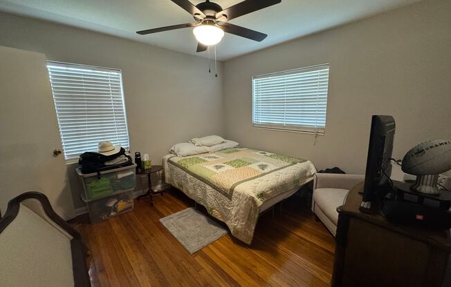 3 beds, 1 bath, $2,200