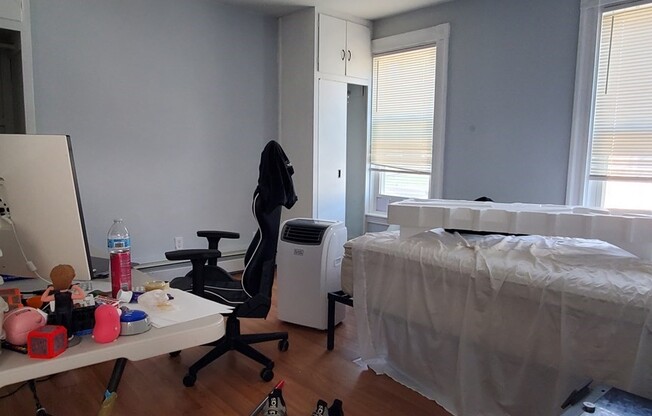 3 beds, 1 bath, 1,200 sqft, $3,500, Unit 10