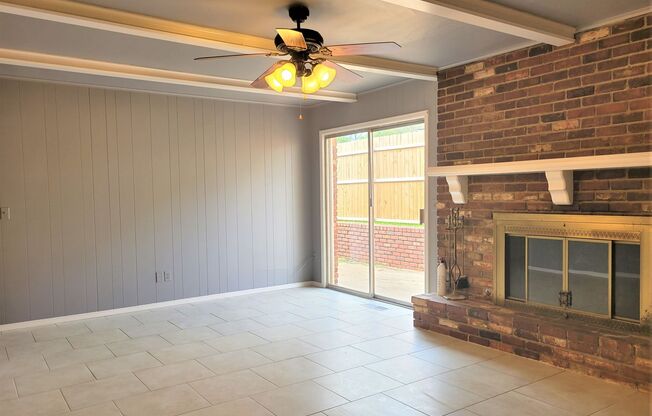 Beautiful 2 Bed 2 Bath Moments Away From Lake Hefner!!!