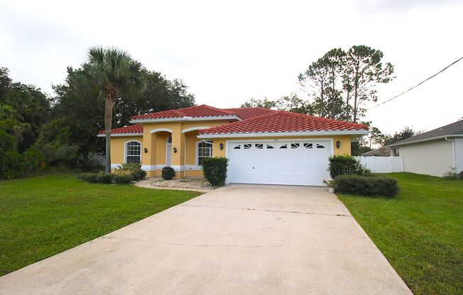 Roomy 3 Bedroom 2 Bath Home for Rent in Palm Coast w Screened Lanai!