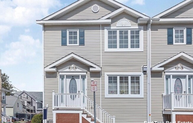 40 MYRTLE ST