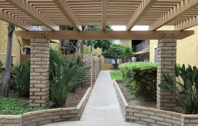 2 beds, 2 baths, 999 sqft, $2,595, Unit 423