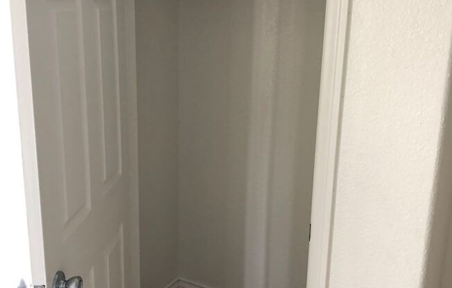 Studio, 1 bath, 350 sqft, $1,495, Unit 403
