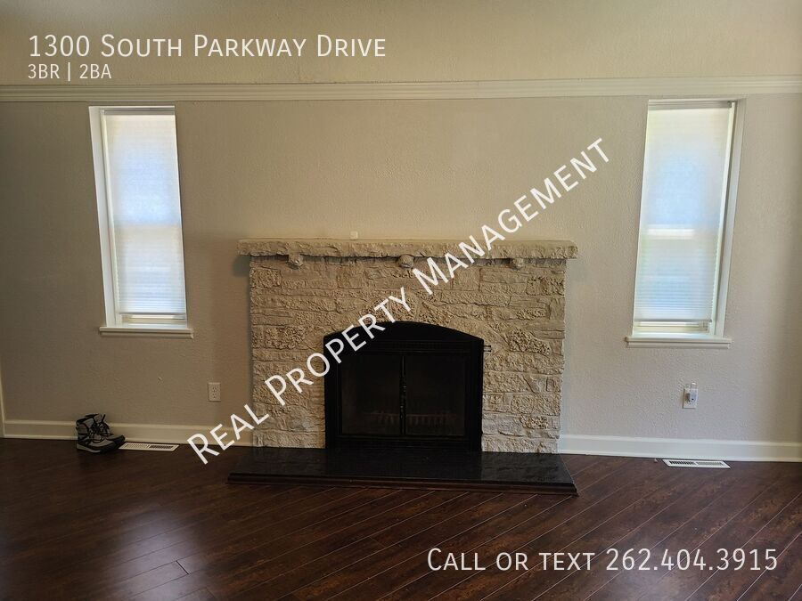 1300 S PKWY DR