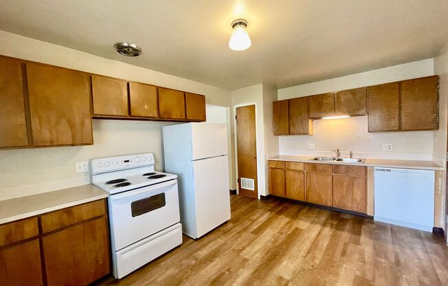 2 beds, 1 bath, $1,395