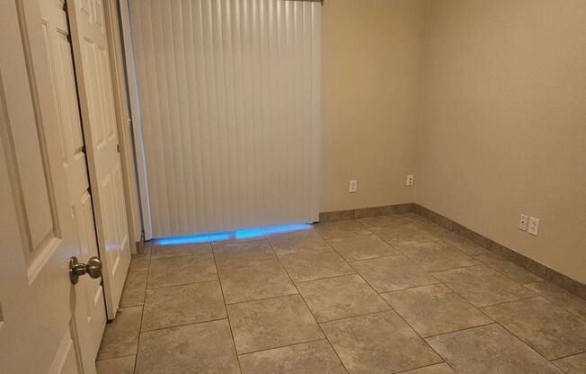 2 beds, 1 bath, $1,450, Unit # 40