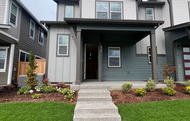 SHOWING 6/7 or SOONER with Advance Appointment!  Three Bedroom Townhome Style Unit in Reed's Crossing - Close to Nike, Intel and Columbia Sportswear!