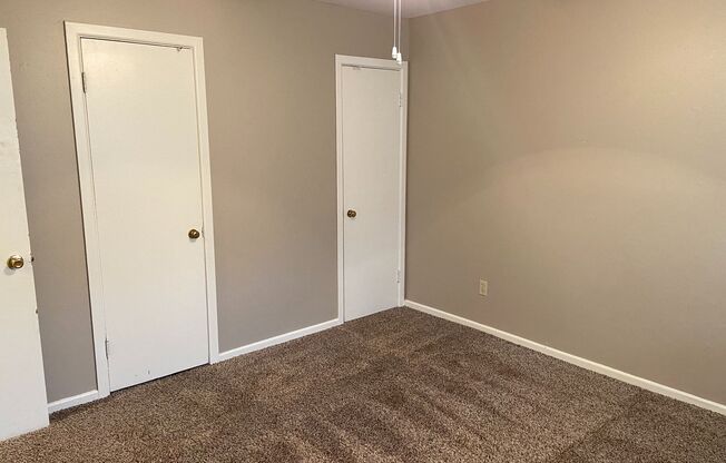 2 beds, 1 bath, 942 sqft, $745, Unit A