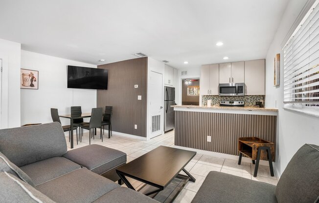 202 N FREMONT AVE