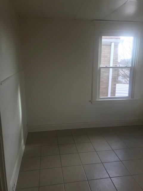 4 beds, 1 bath, $1,400, Unit 2