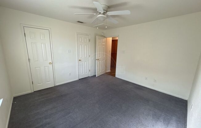 2 beds, 1 bath, $699, Unit 601 Main St N. Unit I