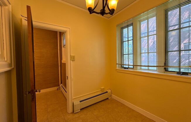 1 bed, 1 bath, 605 sqft, $1,250, Unit B-12